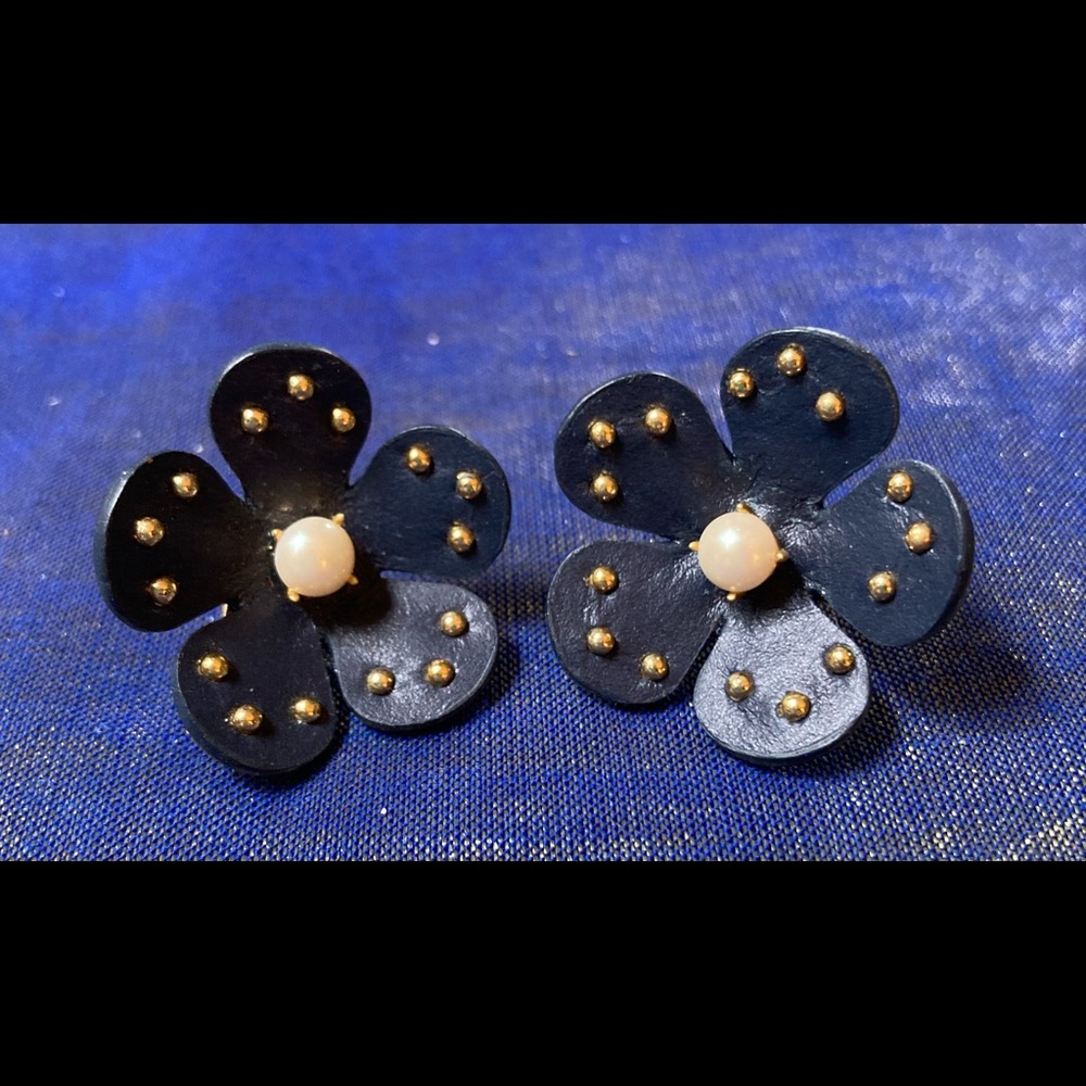 KATE SPADE Navy, Pearl & Gold Studded Flower Earrings